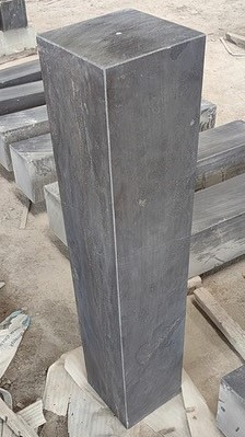 Zuil Spotted Bluestone rondom gezoet + gat 75x20x20 cm.