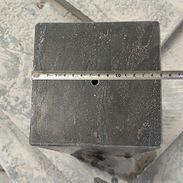 Zuil Spotted Bluestone rondom gezoet + gat 30x15x15 cm.