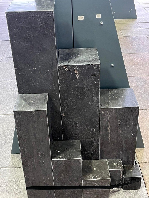 Zuil Spotted Bluestone rondom gezoet + gat 100x20x20 cm.