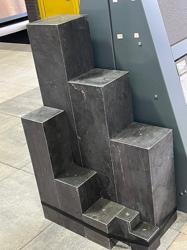 Zuil Spotted Bluestone rondom gezoet + gat 50x20x20 cm.