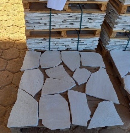 Brazil White flagstones 2,5-4 cm. ~