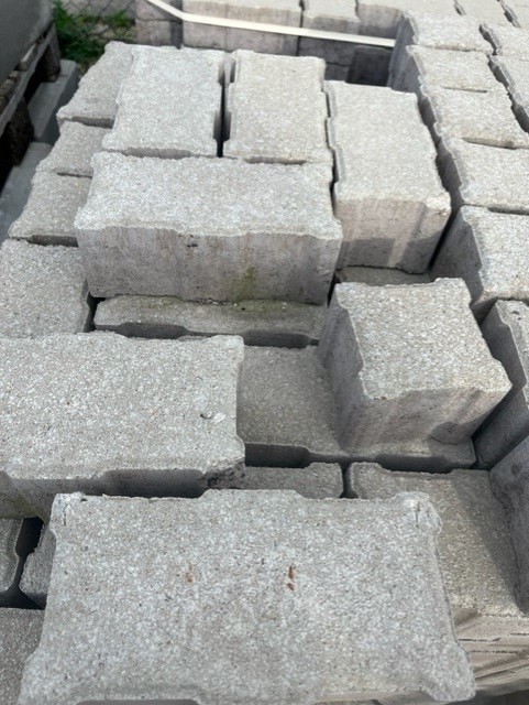 21x10,5x8 drain geob grijs mpe 44 st/m² ~