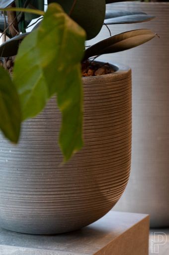 Pottery Pots plantenbak Cody S Dark Grey (horiz. ridg.) (øxh) 28x25 cm. ~
