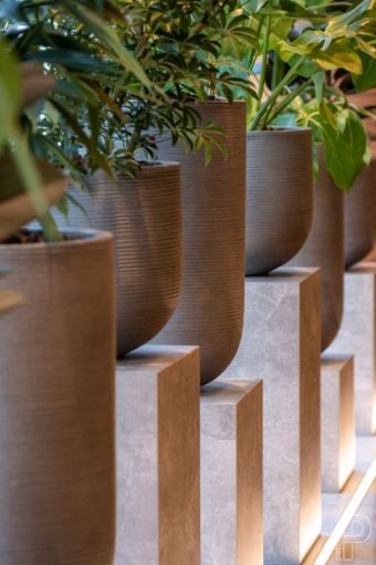 Pottery Pots plantenbak Cody L Horizontal Ridged Cement hoogte: 70 diameter: 42~