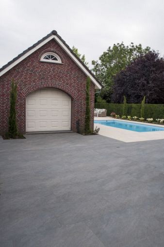 Balkan Black 60x60x3 cm. ~