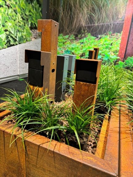 Tuinpaal - pro+ enkel met kabeldoos, afdekkap en installatiedraad cortenstaal