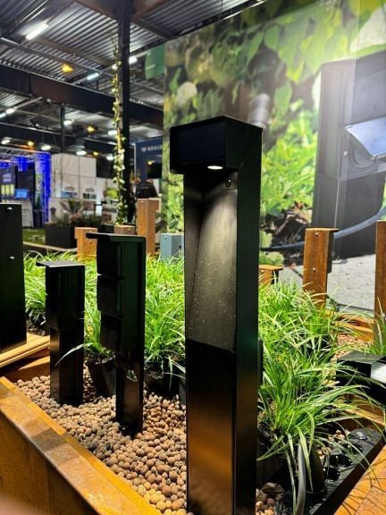 Tuinpaal - pro+ enkel met kabeldoos, afdekkap en installatiedraad zwart