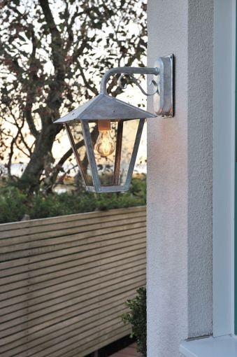 Benu 230V wandarmatuur neerwaarts 43cm, E27 max 100W ~