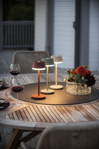 Lyon draadloze USB oplaadbare LED lounge/tafellamp rond 12x30cm, IP54, docking station, USB laadkabel, touch dimmer en switch, 2700K/3000K/4000K/RGB, 10 LED (extra)warmwit, Lithium batterij, laadtijd 6u, 9u licht op 100%, 20u op 50% ~