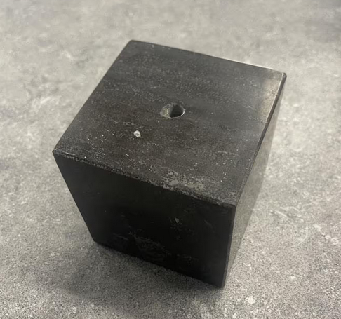 Zuil Spotted Bluestone rondom gezoet + gat 10x10x10 cm.