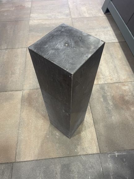 Zuil Spotted Bluestone rondom gezoet + gat 75x20x20 cm.