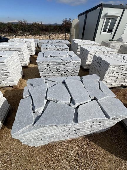 Plavi antico Blauwgrijs flagstones 2-3 cm. ~