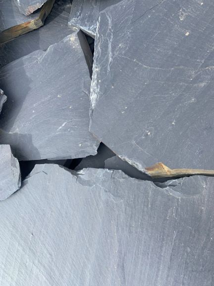 Black Night flagstones 1,5-4 cm. ~