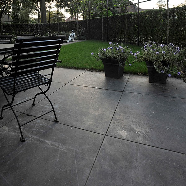 Brasilian Black tegel 100x100x3 cm. steeljet ~